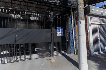 Casa para alugar com 200m², 3 quartos e sem vaga Casa para alugar com 200m², 3 quartos e sem vagaFachada
