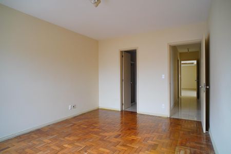 Apartamento à venda com 130m², 3 quartos e 1 vaga Apartamento à venda com 130m², 3 quartos e 1 vagaSuíte