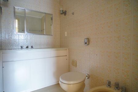 Apartamento à venda com 130m², 3 quartos e 1 vaga Apartamento à venda com 130m², 3 quartos e 1 vagaBanheiro da Suíte
