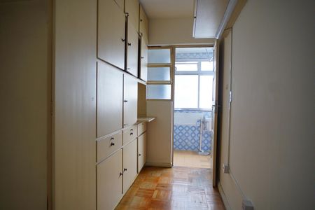Apartamento à venda com 130m², 3 quartos e 1 vaga Apartamento à venda com 130m², 3 quartos e 1 vagaQuarto de Serviço