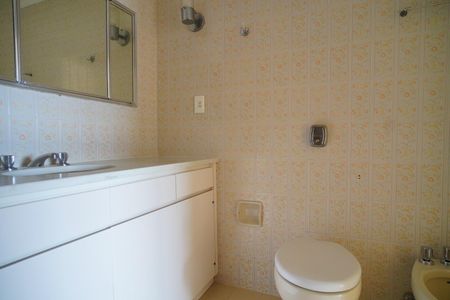 Apartamento à venda com 130m², 3 quartos e 1 vaga Apartamento à venda com 130m², 3 quartos e 1 vagaBanheiro da Suíte
