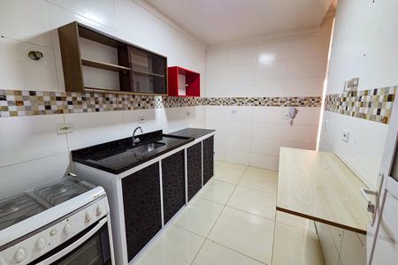 Cozinha de casa de condomínio para alugar com 2 quartos, 41m² em Maracanã, Praia Grande