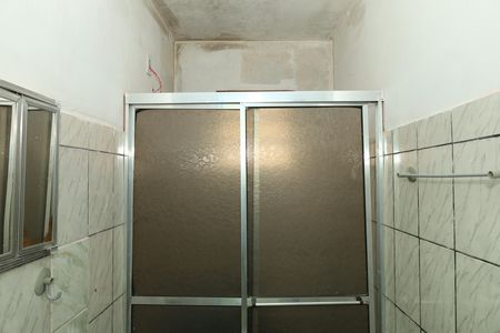 Banheiro de casa para alugar com 1 quarto, 35m² em Vila Iolanda Ii, São Paulo