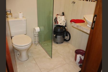 Casa à venda com 85m², 2 quartos e 2 vagasBanheiro suíte 1