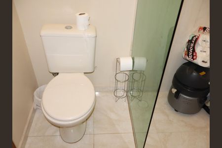 Casa à venda com 85m², 2 quartos e 2 vagasBanheiro suíte 1