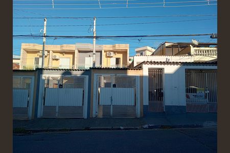 Casa à venda com 85m², 2 quartos e 2 vagas Casa à venda com 85m², 2 quartos e 2 vagasFachada e portão
