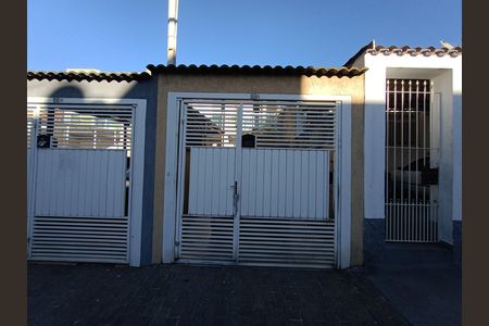 Casa à venda com 85m², 2 quartos e 2 vagas Casa à venda com 85m², 2 quartos e 2 vagasFachada e portão