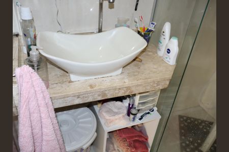 Casa à venda com 85m², 2 quartos e 2 vagasBanheiro suíte 2