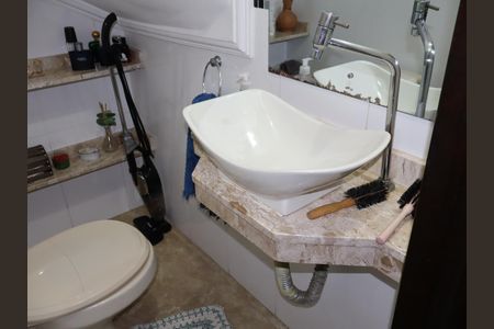 Casa à venda com 85m², 2 quartos e 2 vagasLavabo