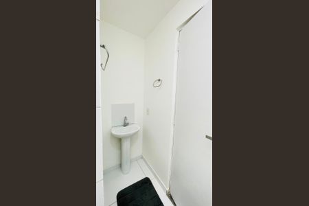 Banheiro de casa de condomínio para alugar com 2 quartos, 49m² em Bairro Jardim Nossa Senhora das Graças, Cotia