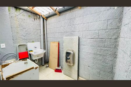 Área de Serviço de casa de condomínio para alugar com 2 quartos, 49m² em Bairro Jardim Nossa Senhora das Graças, Cotia