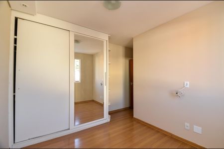 Apartamento à venda com 130m², 3 quartos e 2 vagas Apartamento à venda com 130m², 3 quartos e 2 vagasSuíte
