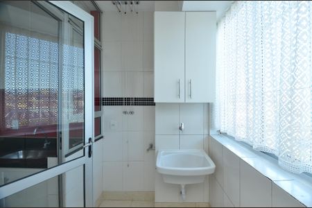 Apartamento à venda com 130m², 3 quartos e 2 vagas Apartamento à venda com 130m², 3 quartos e 2 vagasÁrea de Serviço