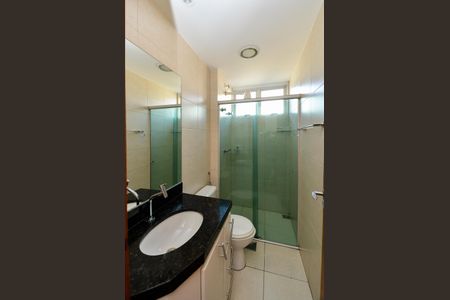 Apartamento à venda com 130m², 3 quartos e 2 vagas Apartamento à venda com 130m², 3 quartos e 2 vagasBanheiro Suíte