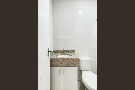 Casa de condomínio para alugar com 60m², 2 quartos e sem vaga Casa de condomínio para alugar com 60m², 2 quartos e sem vagaBanheiro social