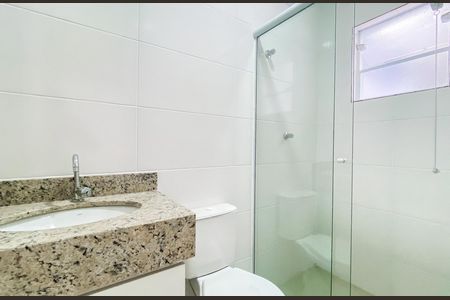 Casa de condomínio para alugar com 60m², 2 quartos e sem vaga Casa de condomínio para alugar com 60m², 2 quartos e sem vagaBanheiro social