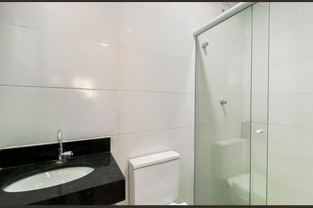Casa de condomínio para alugar com 60m², 2 quartos e sem vaga Casa de condomínio para alugar com 60m², 2 quartos e sem vagaBanheiro da Suíte