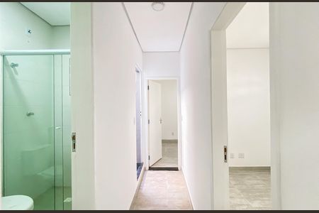 Corredor  de casa de condomínio para alugar com 2 quartos, 60m² em Vila Marieta, São Paulo