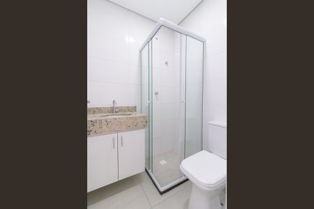 Banheiro de casa de condomínio para alugar com 2 quartos, 60m² em Vila Marieta, São Paulo