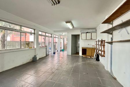 Fundos de casa para alugar com 4 quartos, 287m² em Jardim Oriental, São Paulo
