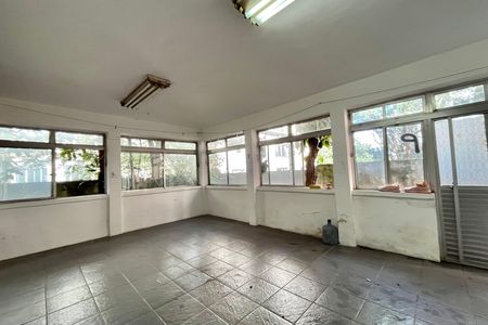Fundos de casa para alugar com 4 quartos, 287m² em Jardim Oriental, São Paulo
