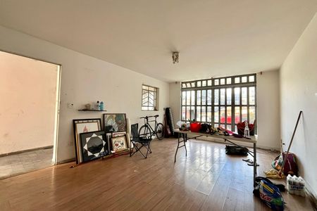 Casa para alugar com 4 quartos, 287m² em Jardim Oriental, São Paulo