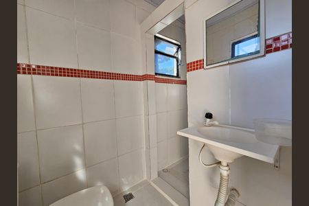 Banheiro 1 de casa para alugar com 2 quartos, 67m² em Cabuís, Nilópolis