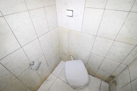 banheiro de casa para alugar com 3 quartos, 64m² em Vila Marilena, São Paulo