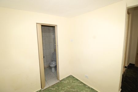 quarto 2 de casa para alugar com 3 quartos, 64m² em Vila Marilena, São Paulo