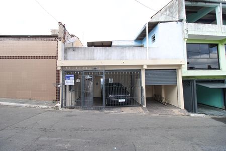 fachada de casa para alugar com 3 quartos, 64m² em Vila Marilena, São Paulo