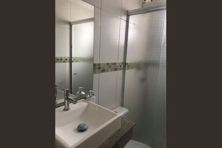 Banheiro de apartamento à venda com 2 quartos, 45m² em Jardim Santa Teresinha, São Paulo