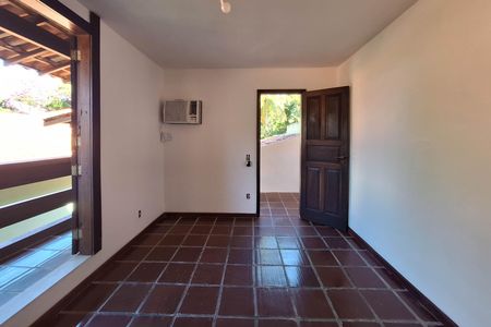 Casa à venda com 311m², 5 quartos e 3 vagas Casa à venda com 311m², 5 quartos e 3 vagasQuarto 2