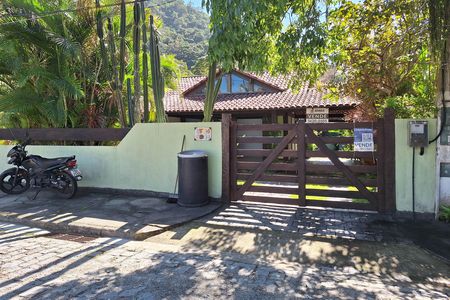 Fachada de casa à venda com 5 quartos, 311m² em Itacoatiara, Niterói