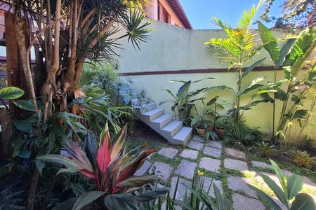 Casa à venda com 311m², 5 quartos e 3 vagas Casa à venda com 311m², 5 quartos e 3 vagasSuíte 2