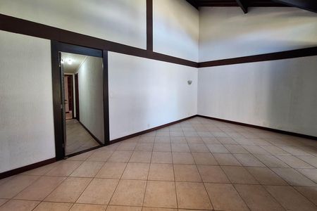 Casa à venda com 311m², 5 quartos e 3 vagas Casa à venda com 311m², 5 quartos e 3 vagasSala