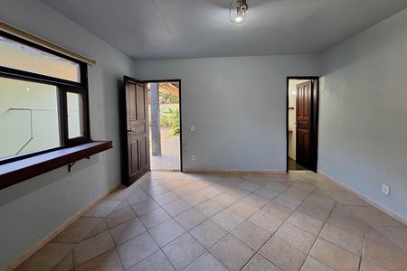 Casa à venda com 311m², 5 quartos e 3 vagas Casa à venda com 311m², 5 quartos e 3 vagasSuíte 3