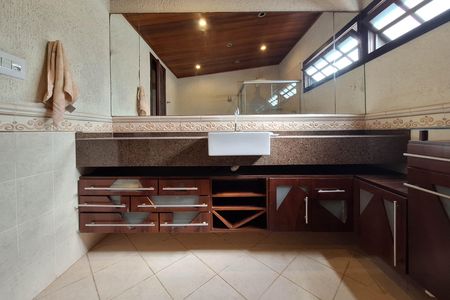 Casa à venda com 311m², 5 quartos e 3 vagas Casa à venda com 311m², 5 quartos e 3 vagasBanheiro da Suíte 2