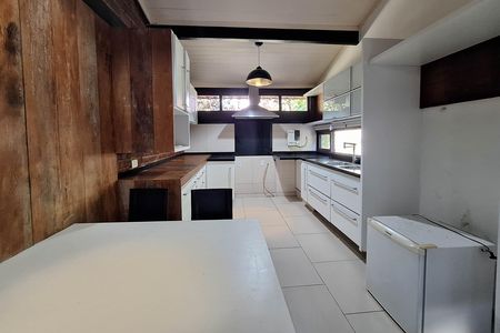 Casa à venda com 311m², 5 quartos e 3 vagas Casa à venda com 311m², 5 quartos e 3 vagasCozinha