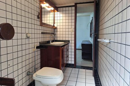 Casa à venda com 311m², 5 quartos e 3 vagas Casa à venda com 311m², 5 quartos e 3 vagasBanheiro da Suíte 1