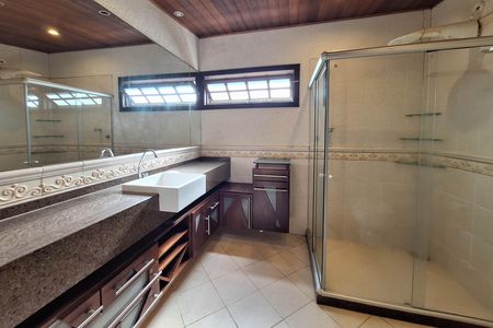 Casa à venda com 311m², 5 quartos e 3 vagas Casa à venda com 311m², 5 quartos e 3 vagasBanheiro da Suíte 2