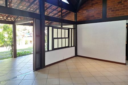 Casa à venda com 311m², 5 quartos e 3 vagas Casa à venda com 311m², 5 quartos e 3 vagasSala