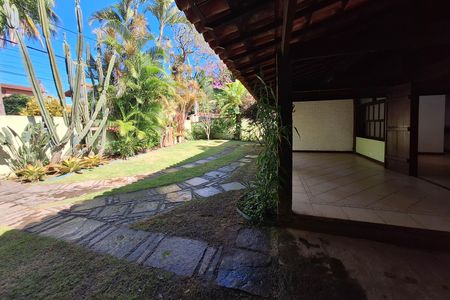 Casa à venda com 311m², 5 quartos e 3 vagas Casa à venda com 311m², 5 quartos e 3 vagasQuintal