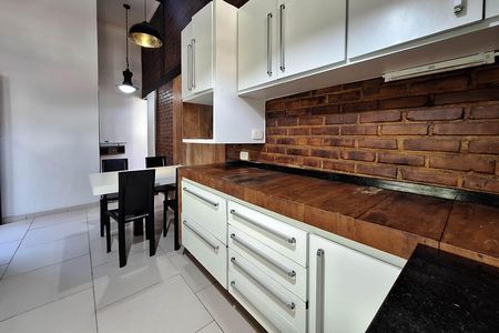 Casa à venda com 311m², 5 quartos e 3 vagas Casa à venda com 311m², 5 quartos e 3 vagasCozinha