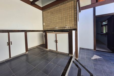 Casa à venda com 311m², 5 quartos e 3 vagas Casa à venda com 311m², 5 quartos e 3 vagasÁrea de Serviço
