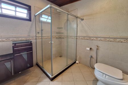 Casa à venda com 311m², 5 quartos e 3 vagas Casa à venda com 311m², 5 quartos e 3 vagasBanheiro da Suíte 2
