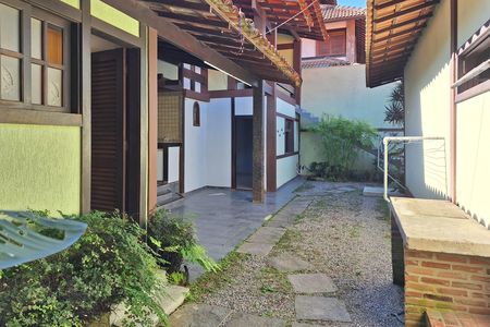 Casa à venda com 311m², 5 quartos e 3 vagas Casa à venda com 311m², 5 quartos e 3 vagasQuintal