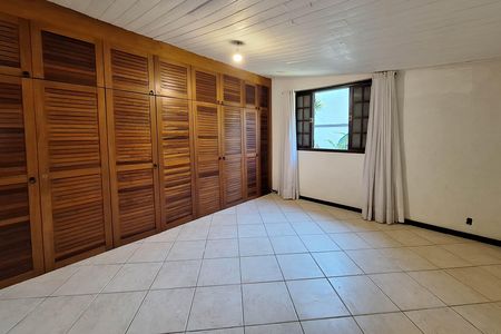Casa à venda com 311m², 5 quartos e 3 vagas Casa à venda com 311m², 5 quartos e 3 vagasSuíte 2