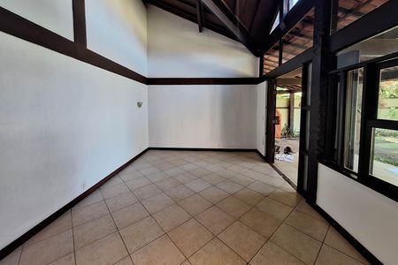 Casa à venda com 311m², 5 quartos e 3 vagas Casa à venda com 311m², 5 quartos e 3 vagasSala