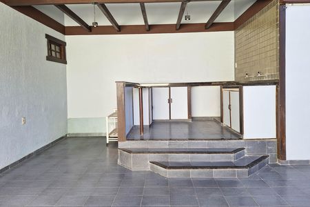 Casa à venda com 311m², 5 quartos e 3 vagas Casa à venda com 311m², 5 quartos e 3 vagasÁrea de Serviço