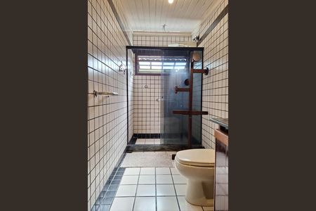 Casa à venda com 311m², 5 quartos e 3 vagas Casa à venda com 311m², 5 quartos e 3 vagasBanheiro da Suíte 1